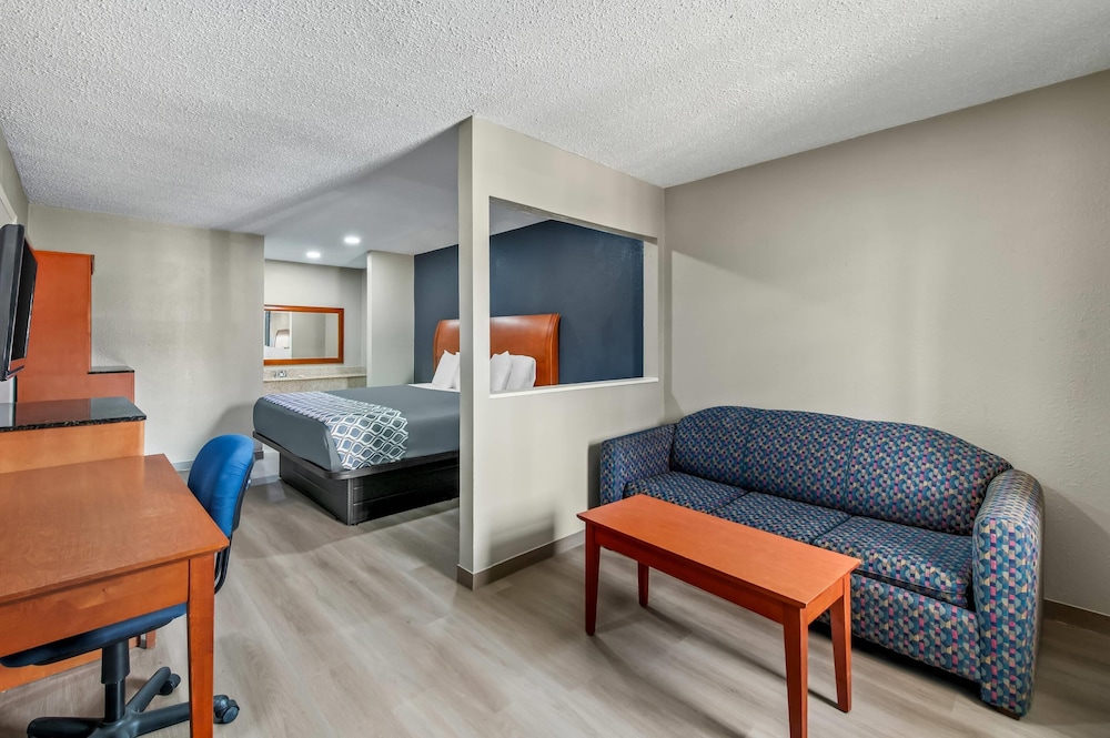 Rodeway Inn & Suites Jefferson 33/53