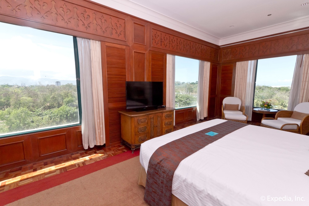Waterfront Airport Hotel Casino Mactan 11/50