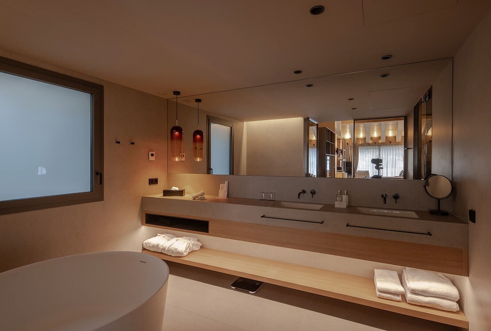 The Blackpine Hotel, Small Luxury Hotels 44/46
