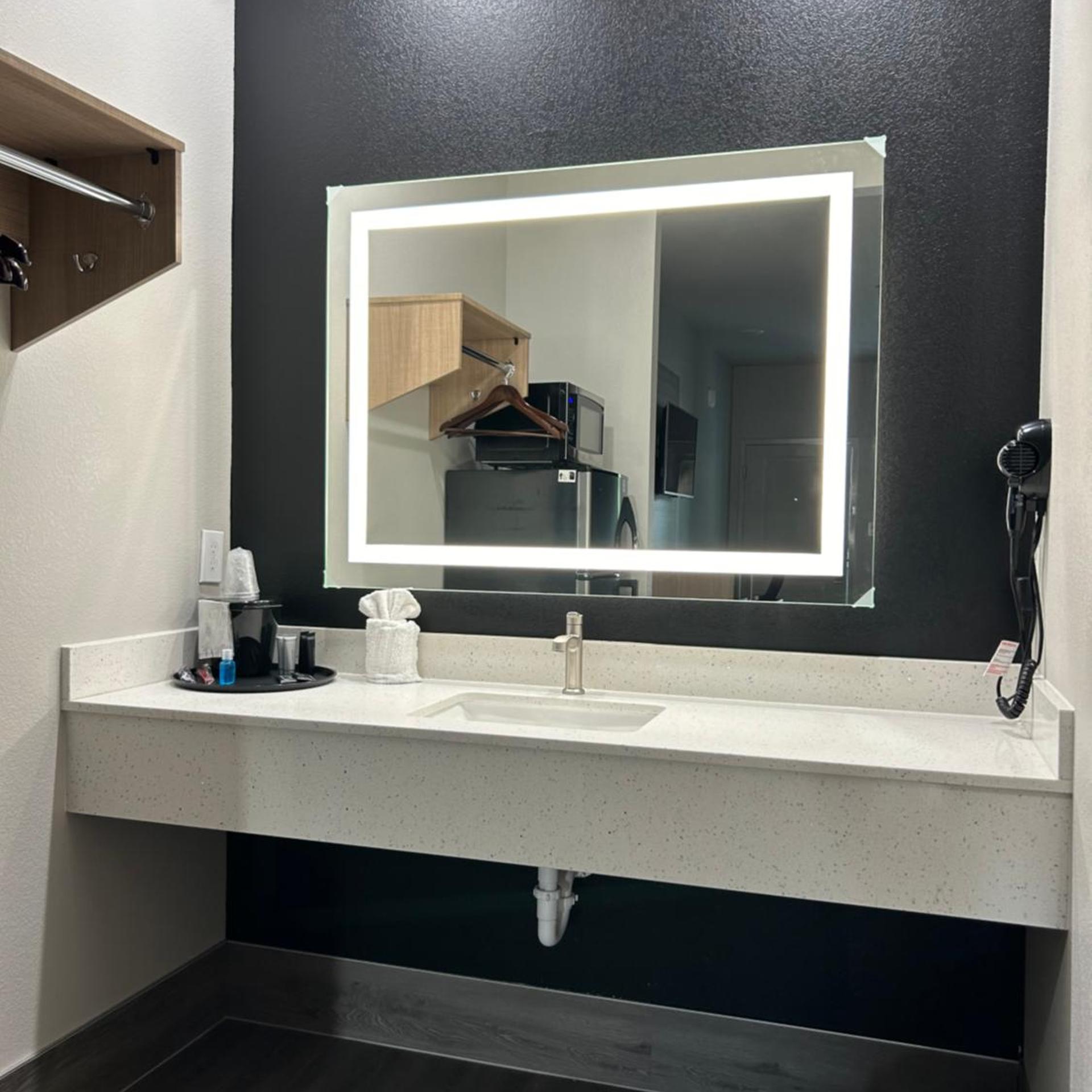 Crystal Inn Gessner- Near Sam Houston Racepark 16/17