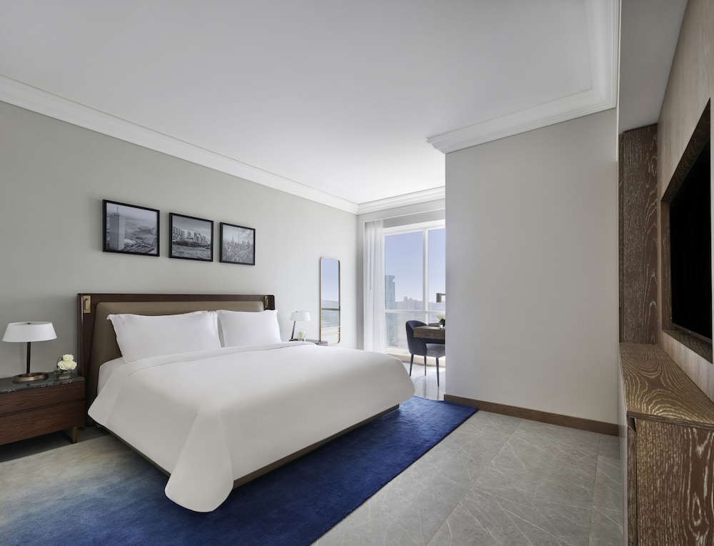 JUNIOR SUITE, KING BED
