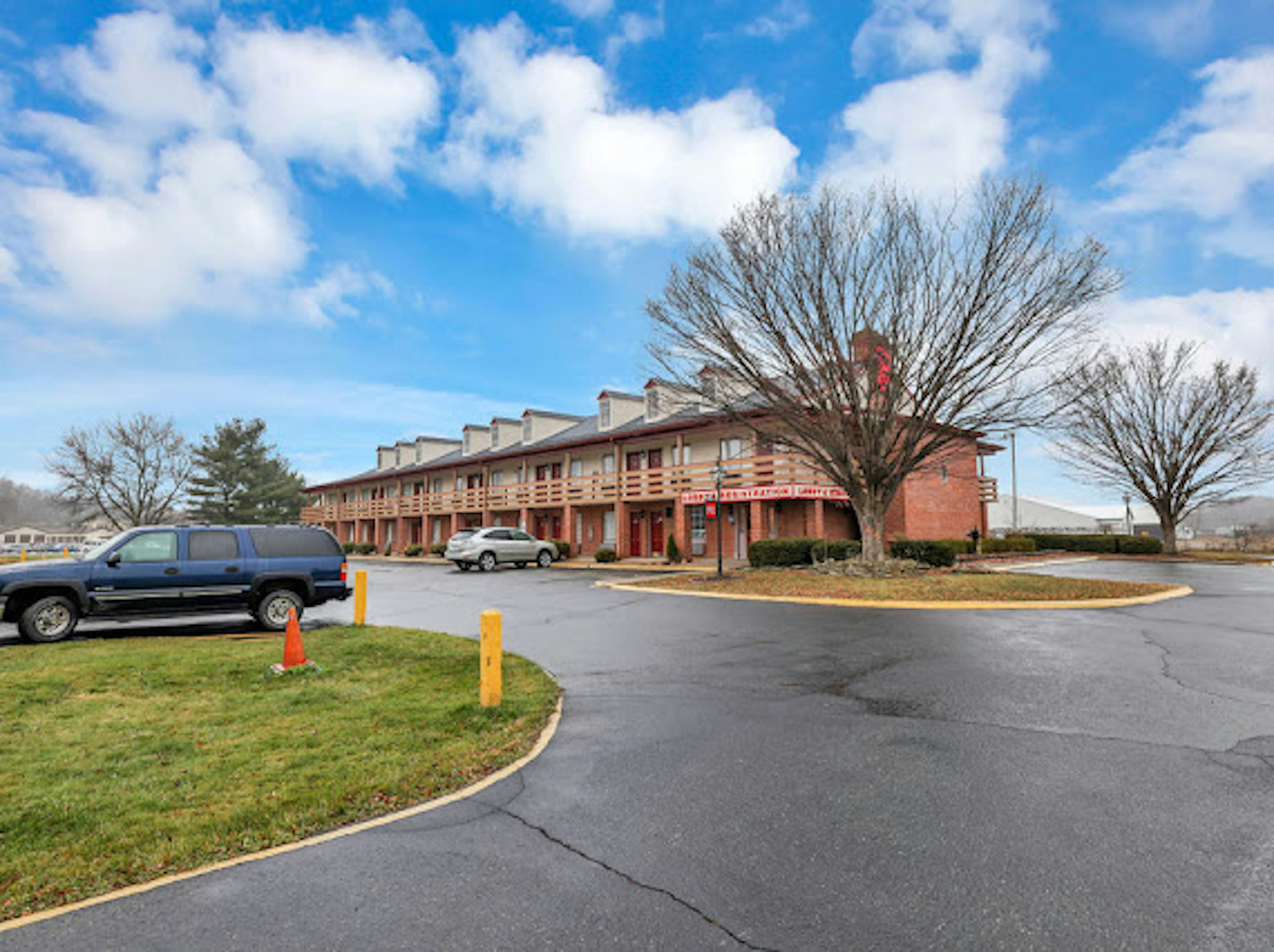 Red Roof Inn Uhrichsville 29/33