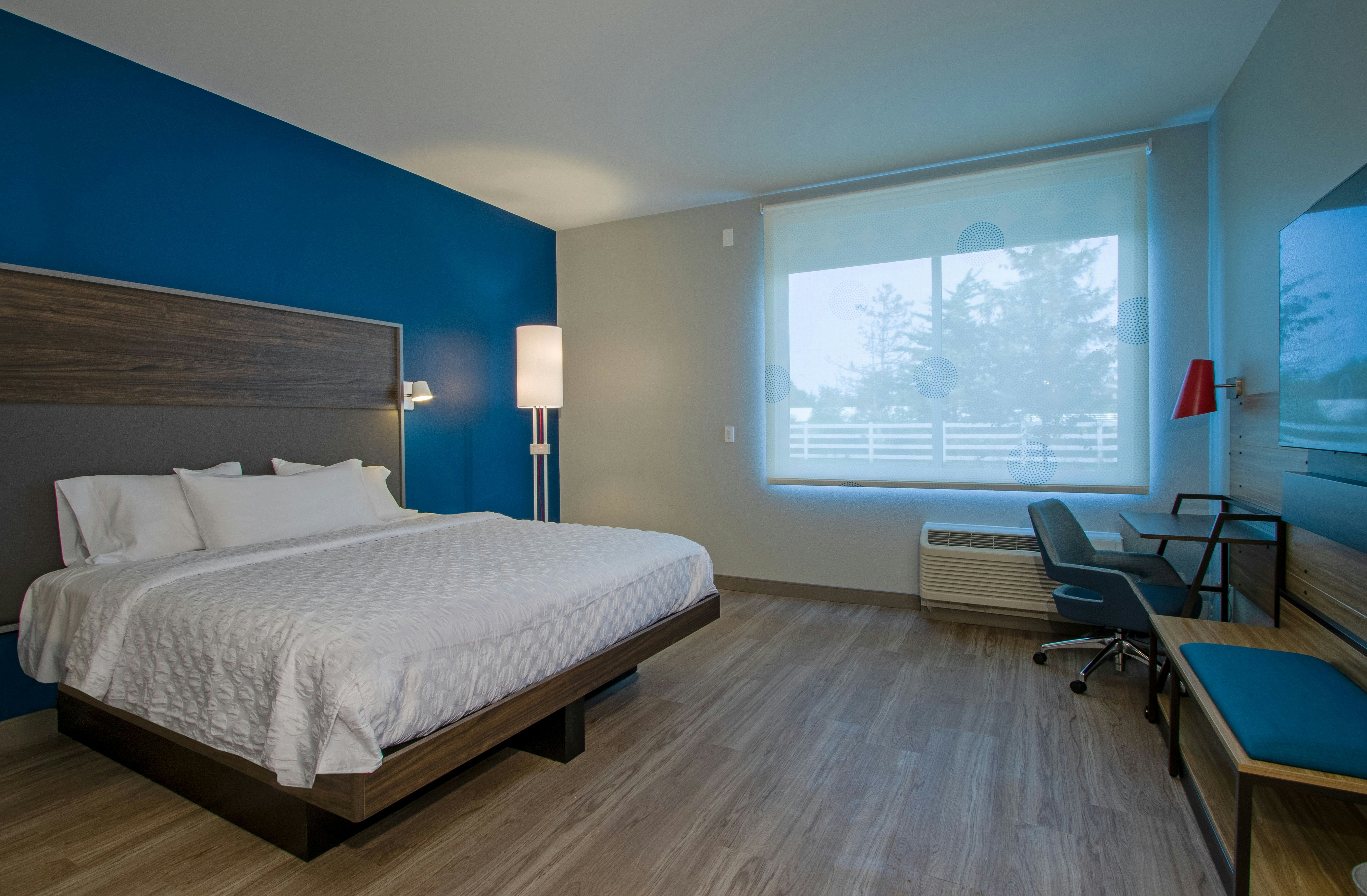ROOM, KING BED, ACCESSIBLE