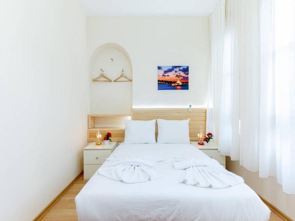 ECONOMY, QUEEN BED