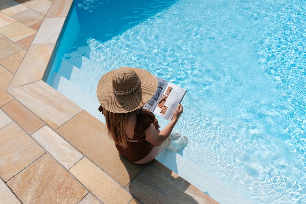swimming pool spa