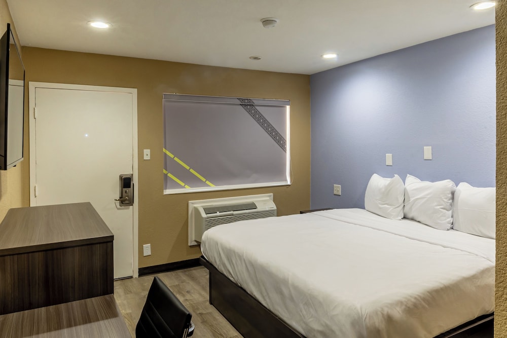 Super 8 by Wyndham Big Spring 15/28