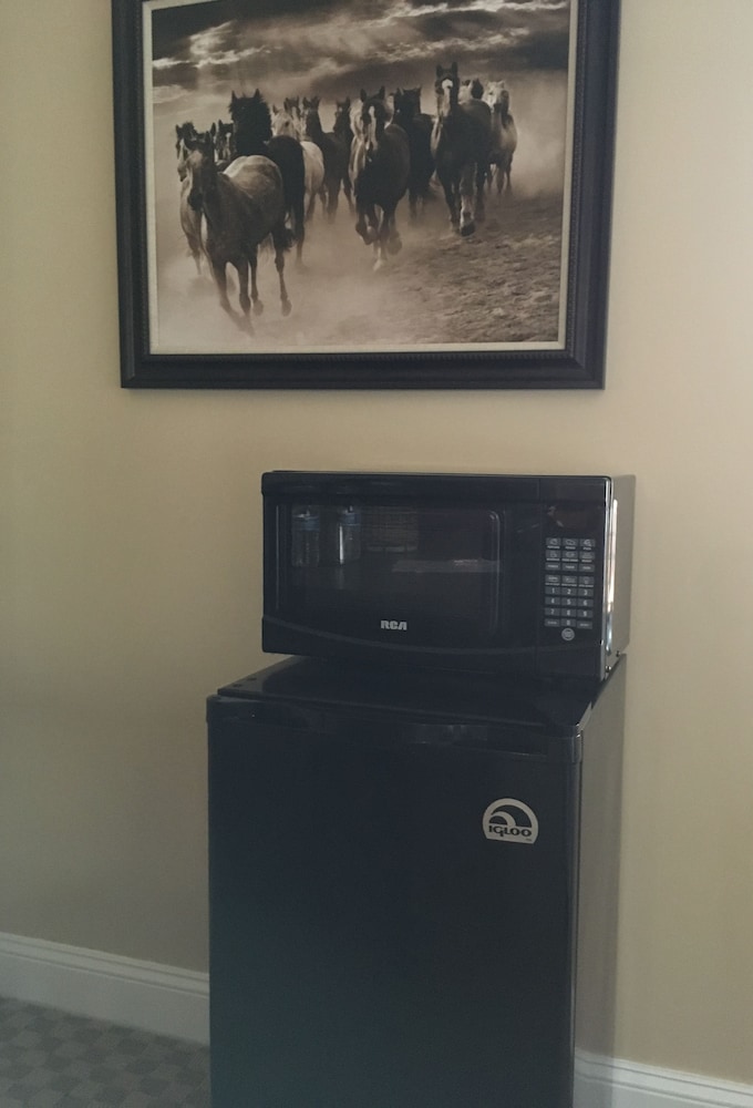 Colts Neck Inn Hotel 53/64