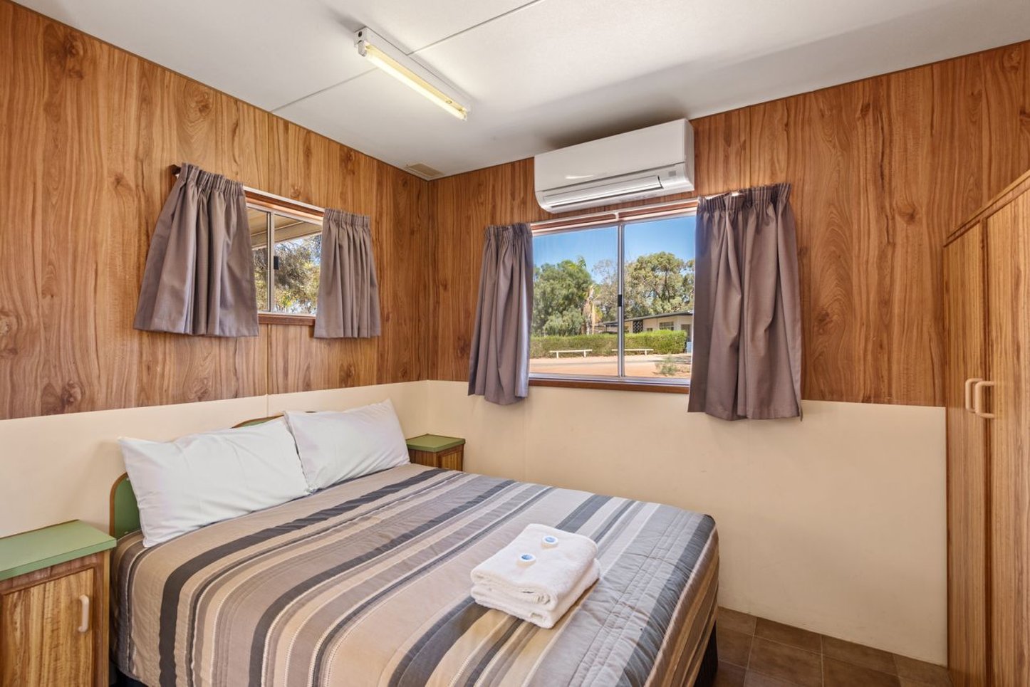 Economy, Studio, Cabin