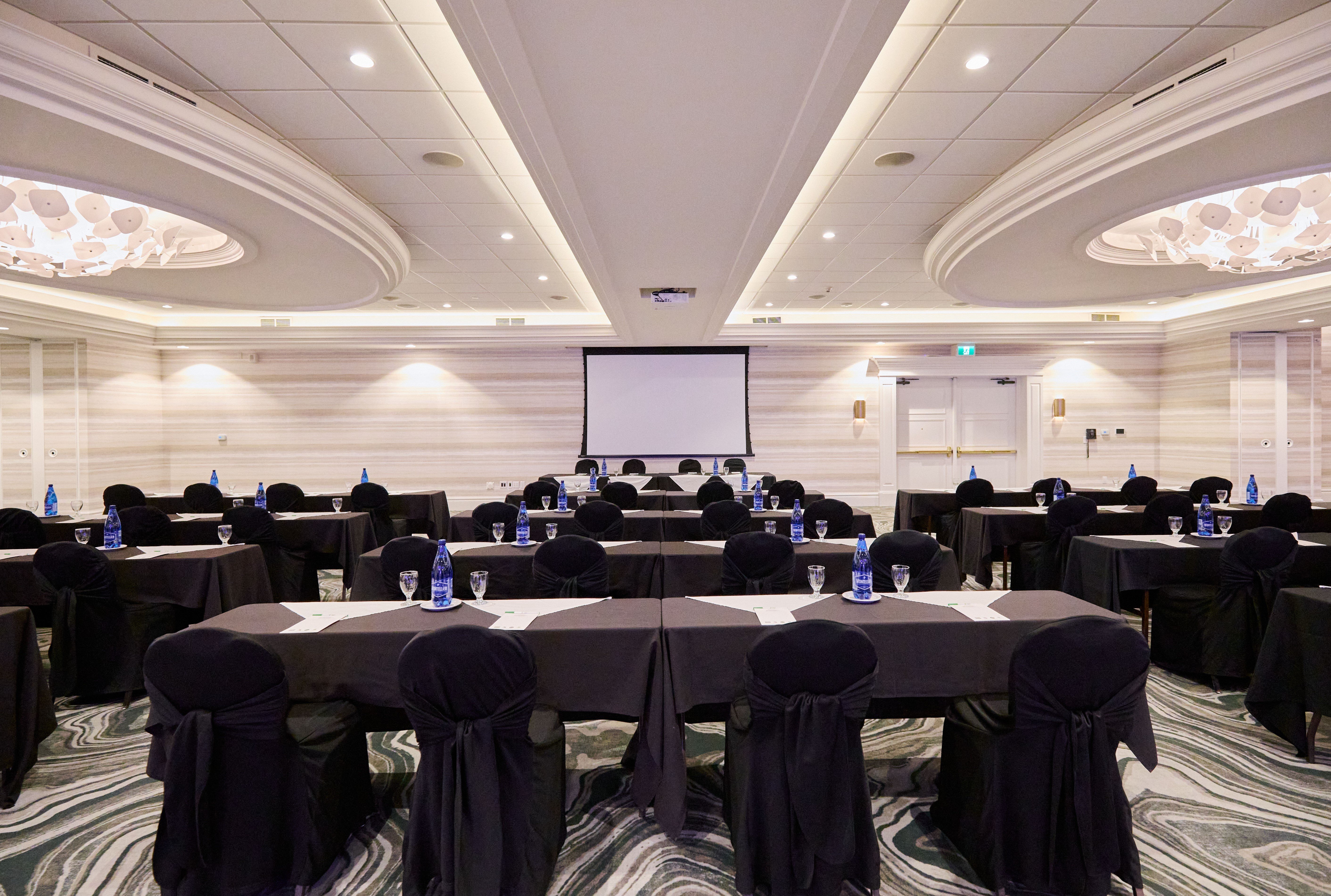 Holiday Inn Hotel Suites St Catharines Conference Ctr 70/81