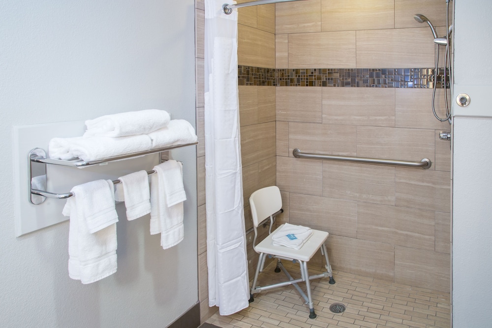 Holiday Inn Express Hotel Suites Oxford 14/46