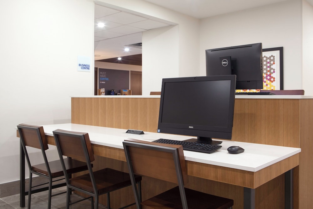 Holiday Inn Express & Suites Mississauga-Toronto Southwest, an IHG Hotel 62/71