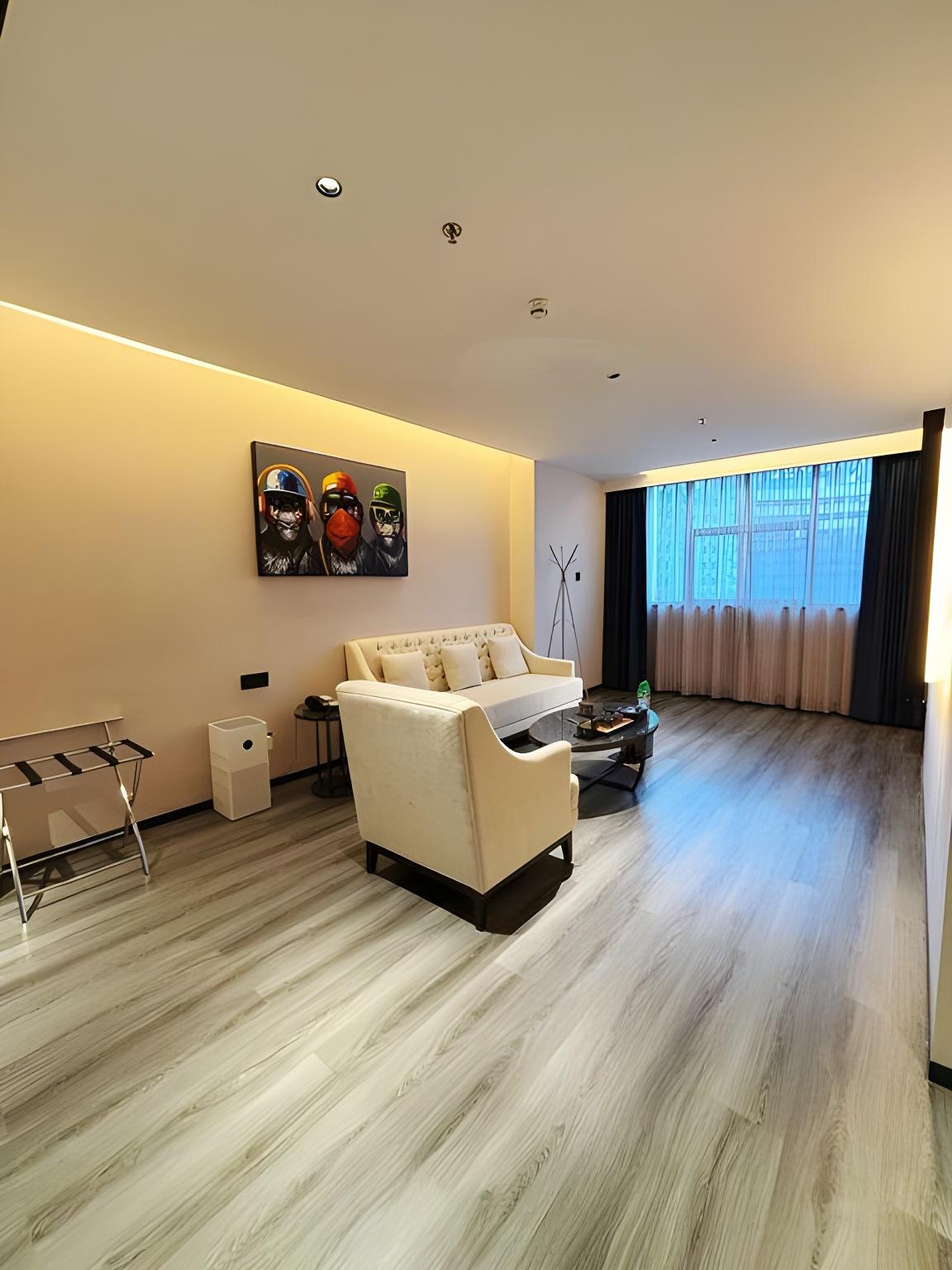 Boutique, Deluxe, Suite
