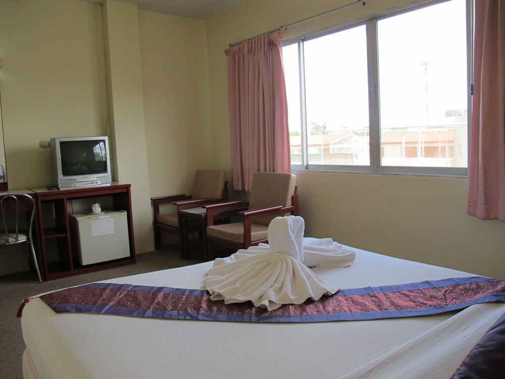 Chumphon Palace Hotel 24/47