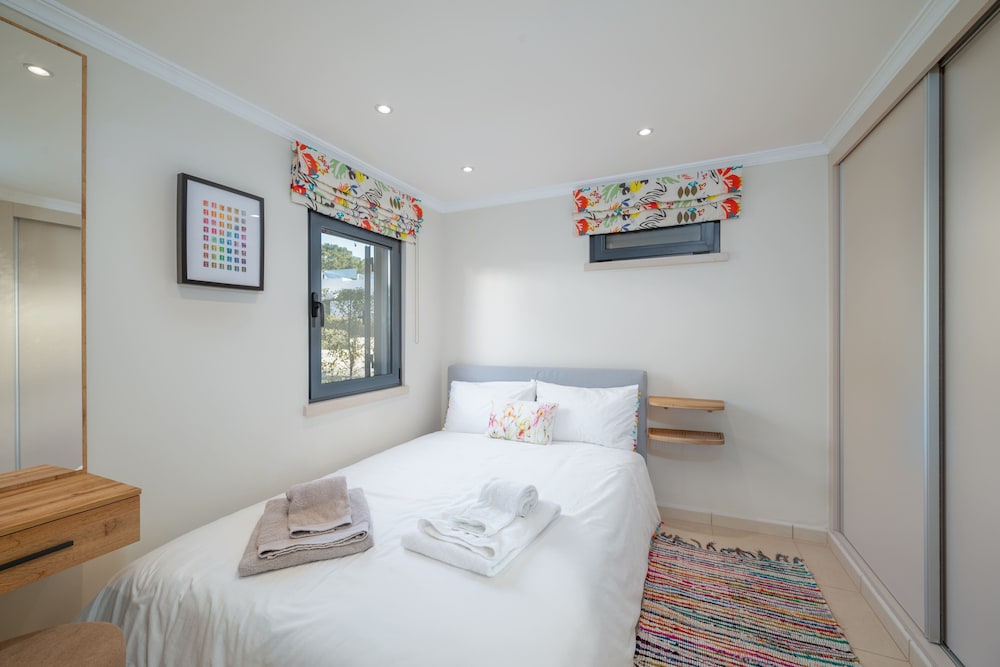 3 Bedrooms, Deluxe, Town House, 1 Queen and 4 Single Beds