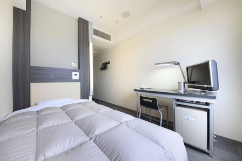 ROOM, SINGLE