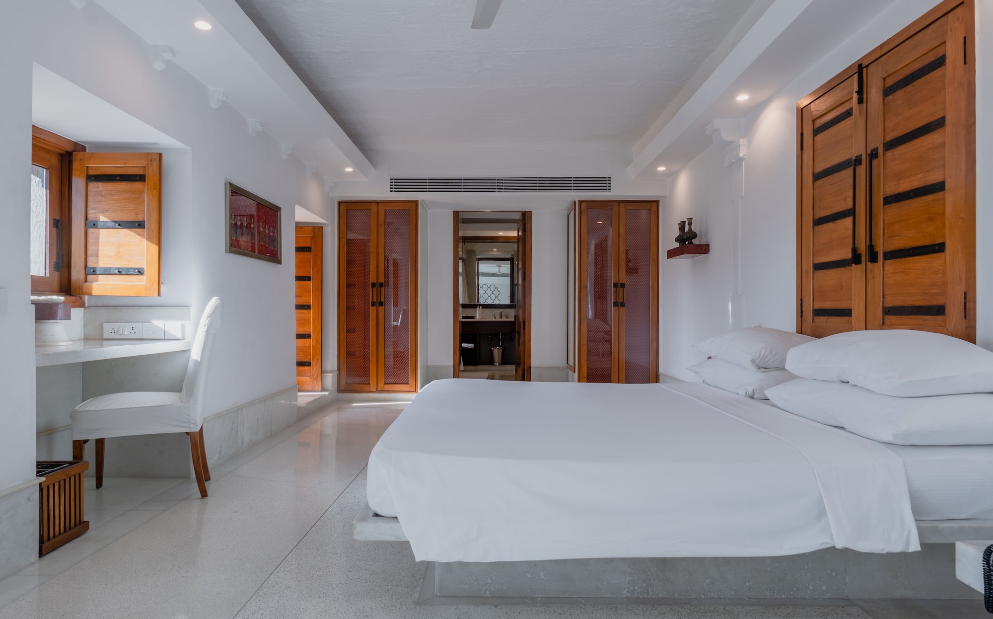 PALACE, SUITE