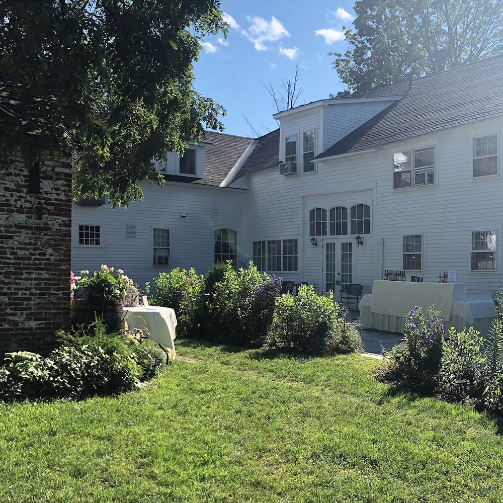 The Dowds Contry Inn and Event Center 44/50