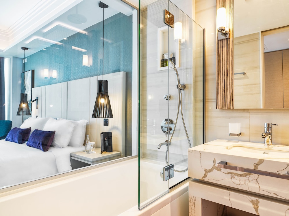 PANORAMIC, SUITE, GARDEN AND POOL VIEW