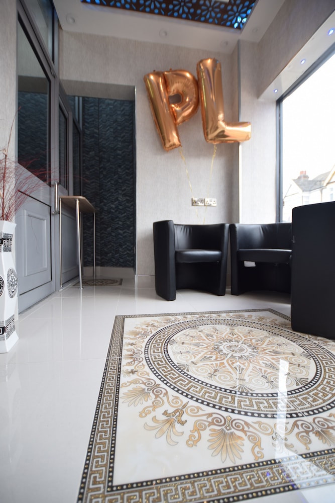 Premierlux Serviced Apartments 52/62