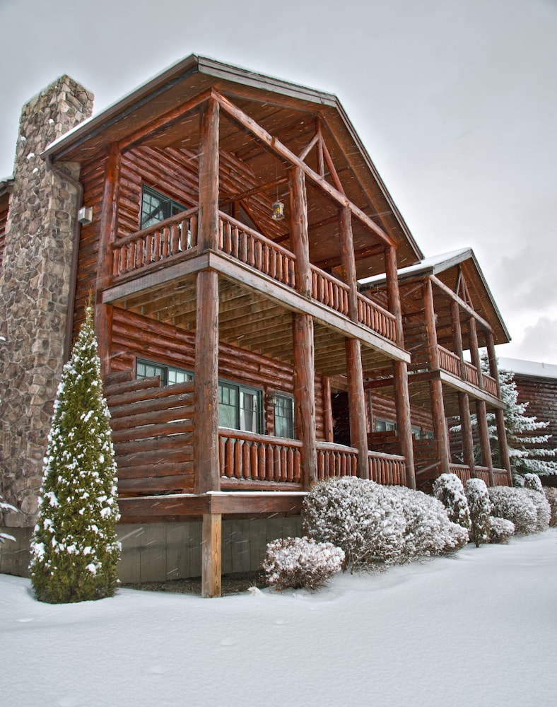 The Lodges at Cresthaven 4/60