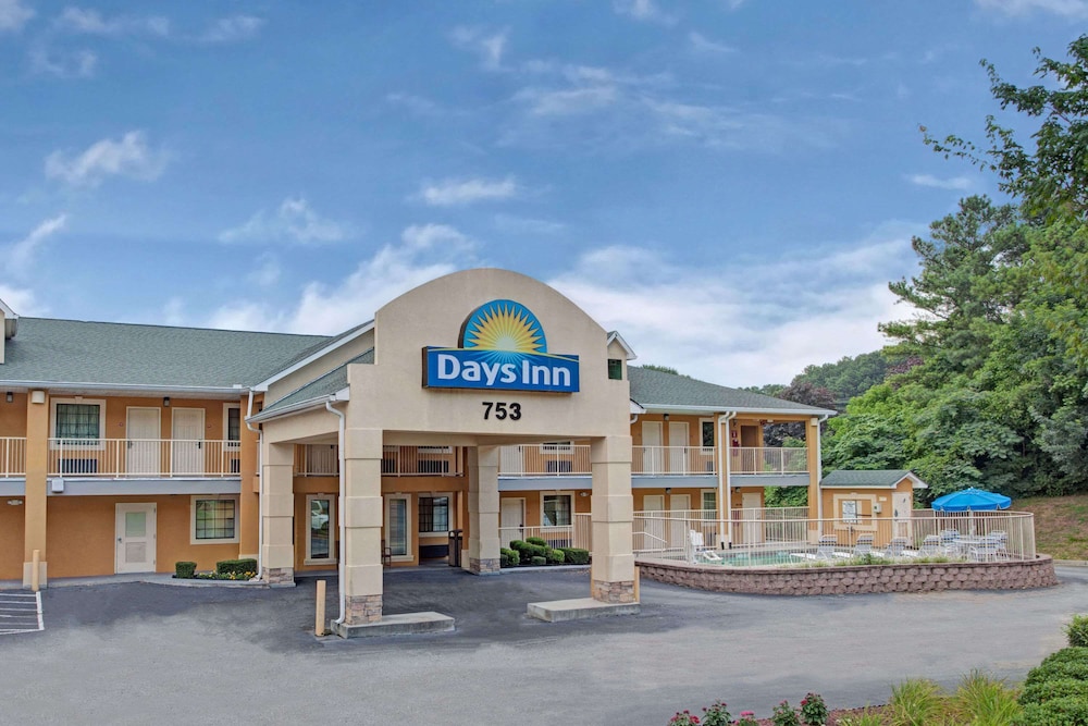 Days Inn by Wyndham Marietta White Water 3/21