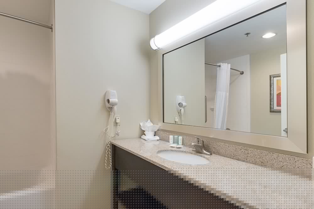 Comfort Suites Beachside 18/44