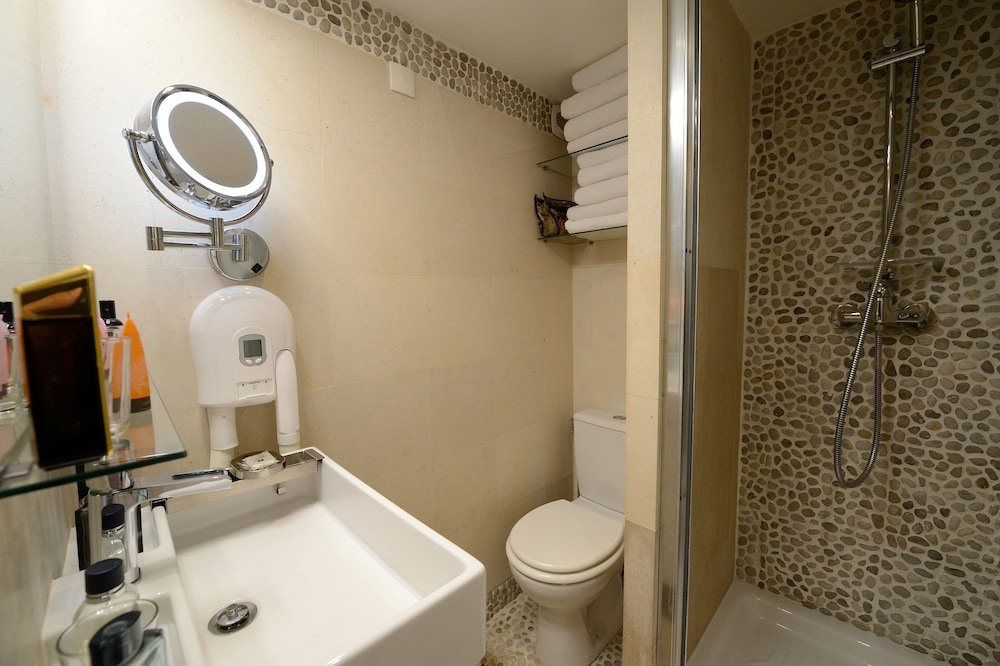 Apartment, Twin Beds, Sofa, Les Patios Du Marais 3/3