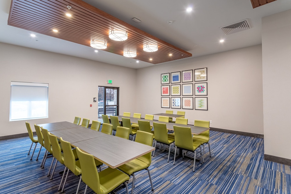 Holiday Inn Express & Suites Columbus - Worthington 58/58