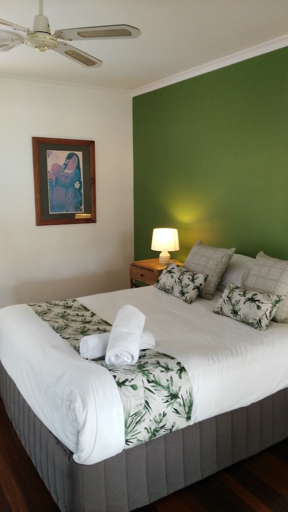 South Pacific Resort 25/78
