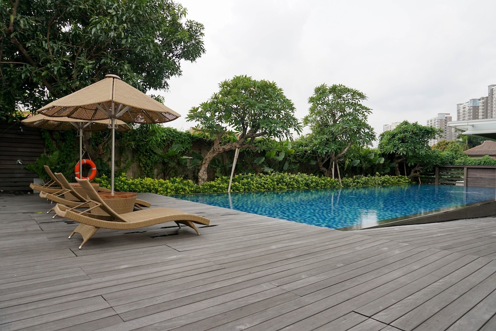 Veranda Serviced Residence @ Puri 70/74