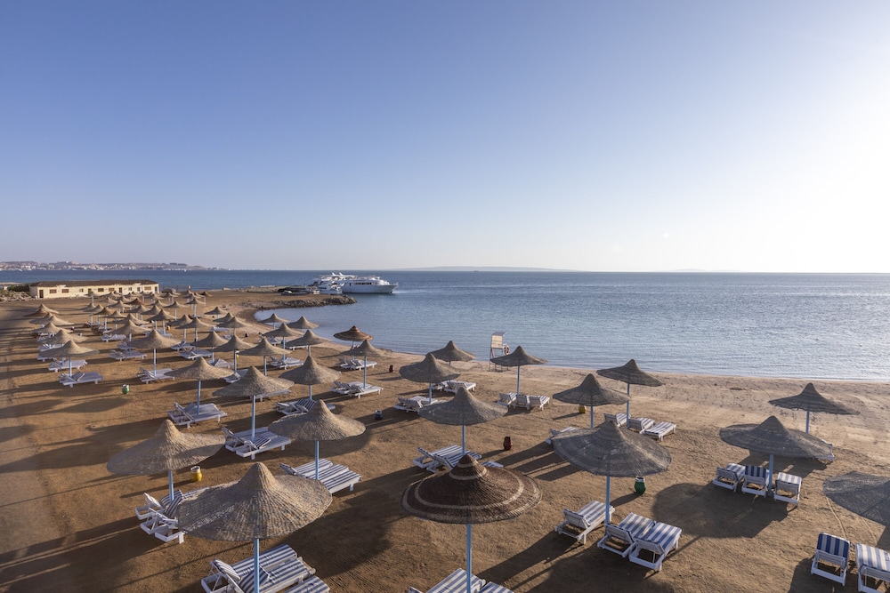 Royal Lagoons Aqua Park Resort And Spa 38/50