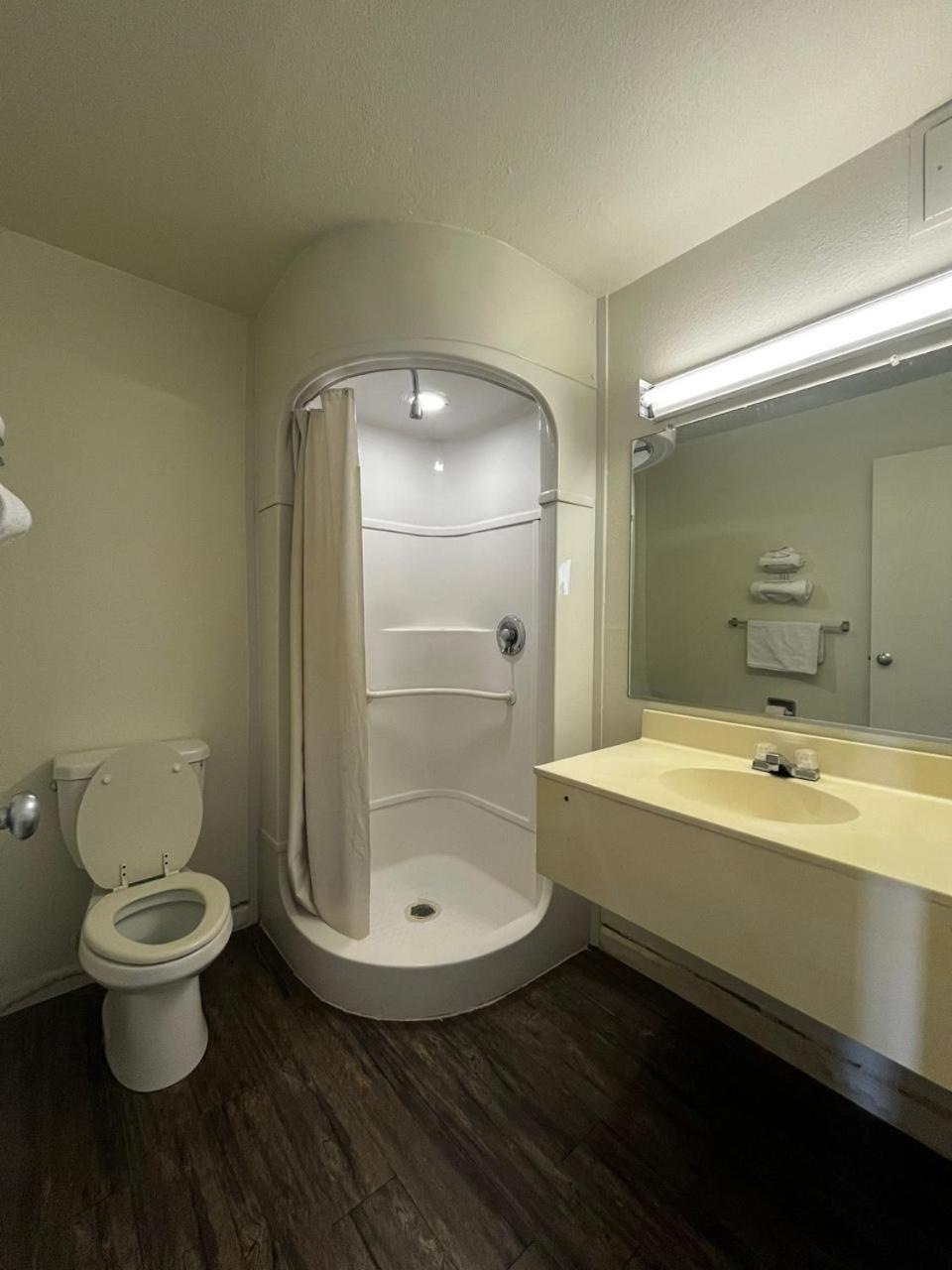 Parkside Inn by PHG - Sweetwater 20/20