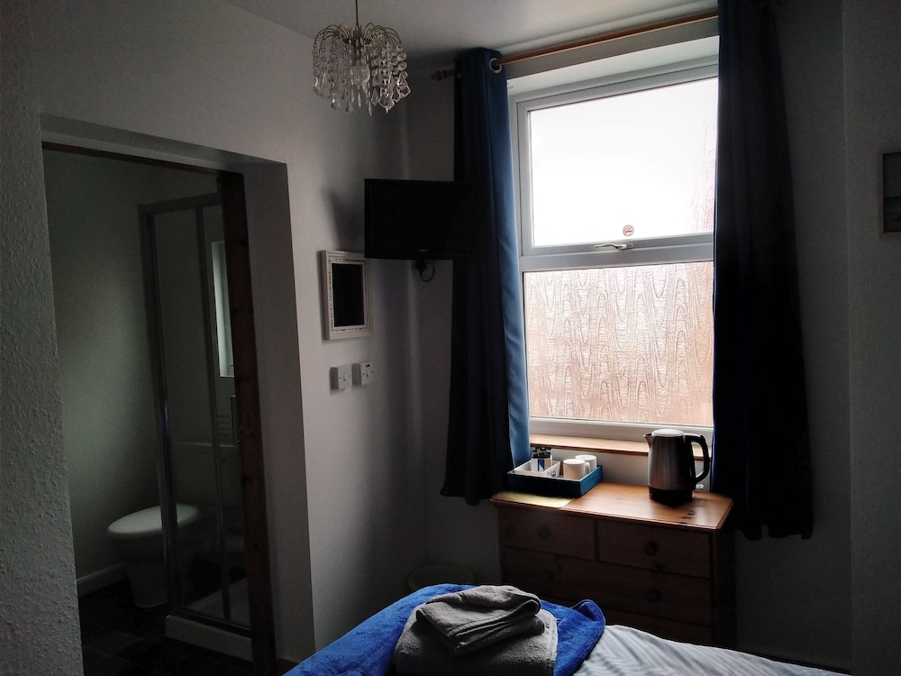 Whiteways Hotel 15/34