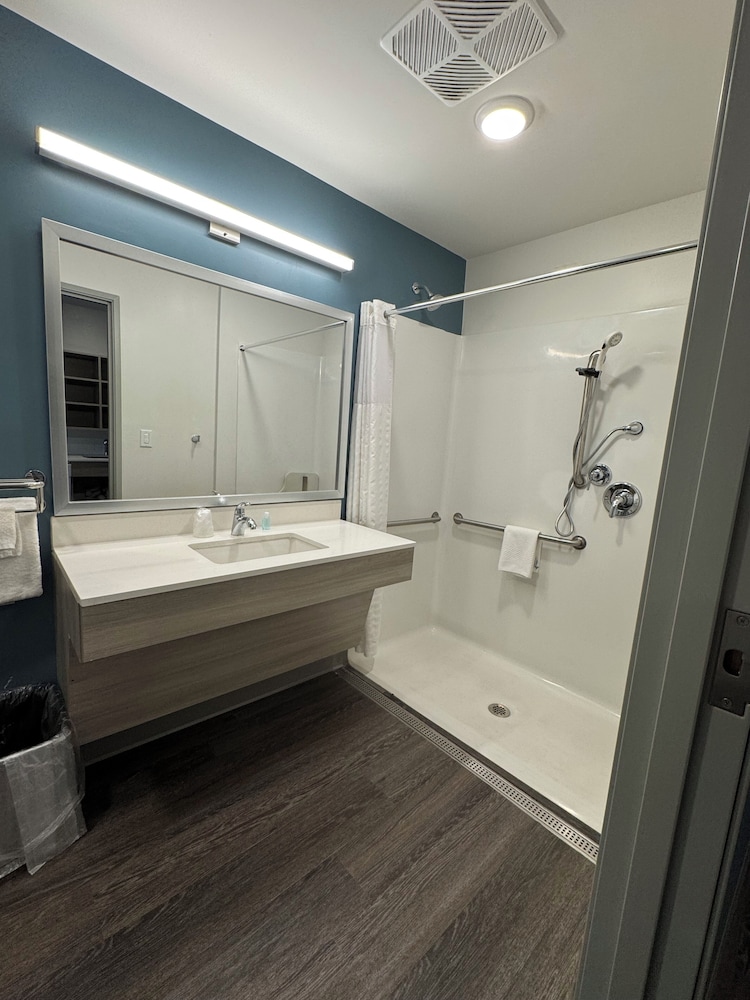 WoodSpring Suites Grand Rapids Kentwood 23/27