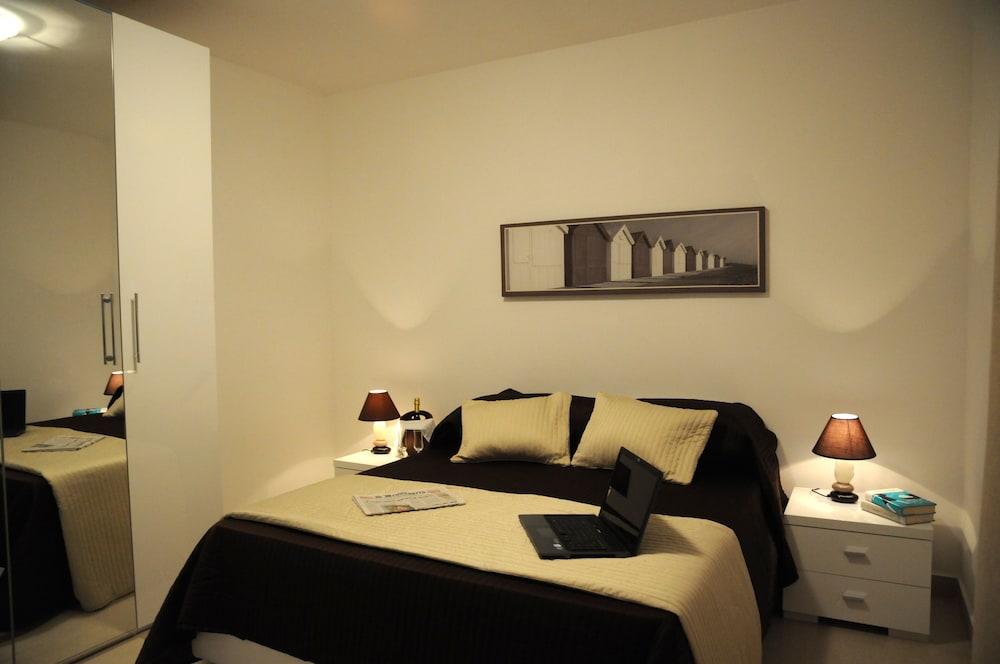 Isa Fiumicino Airport Residence 42/50