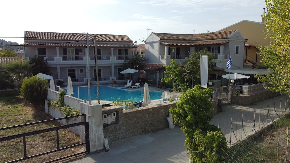 Toni Apos S Guesthouse 4/24