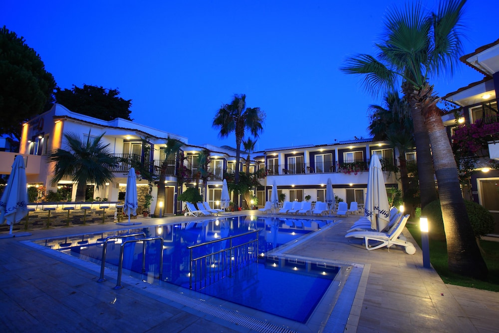 Catamaran Hotel 28/55
