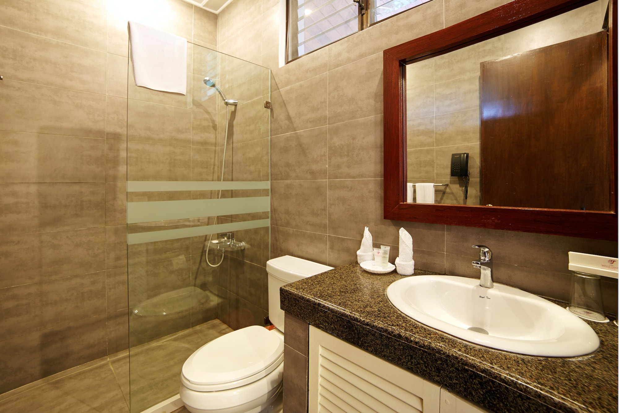 غرفة ديلوكس بسرير مزدوج وسرير فردي، CEBU WHITE SANDS RESORT AND SPA 6/6