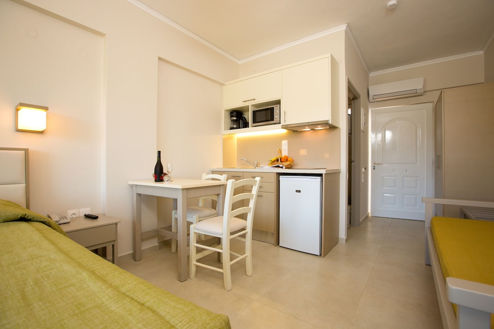 Trefon Hotel Apartments and Family Suites 62/73