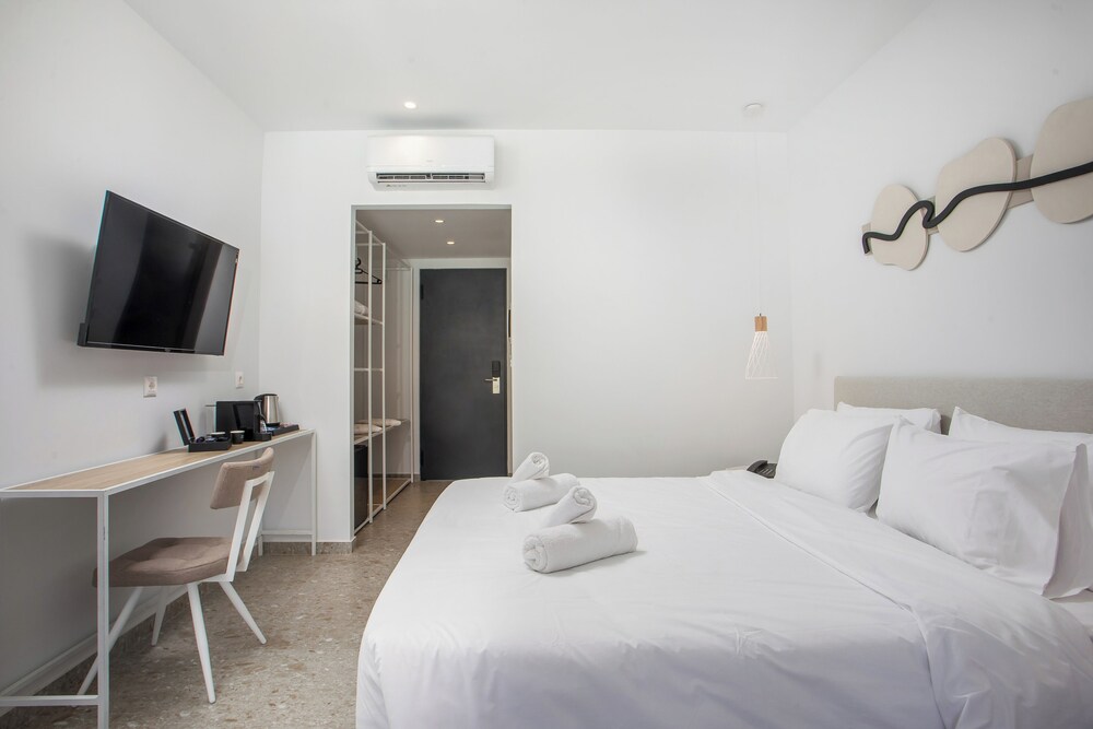 Ellia Hotel 11/50