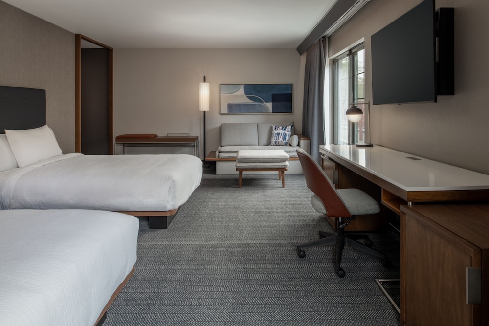 Courtyard by Marriott Olympia 6/32