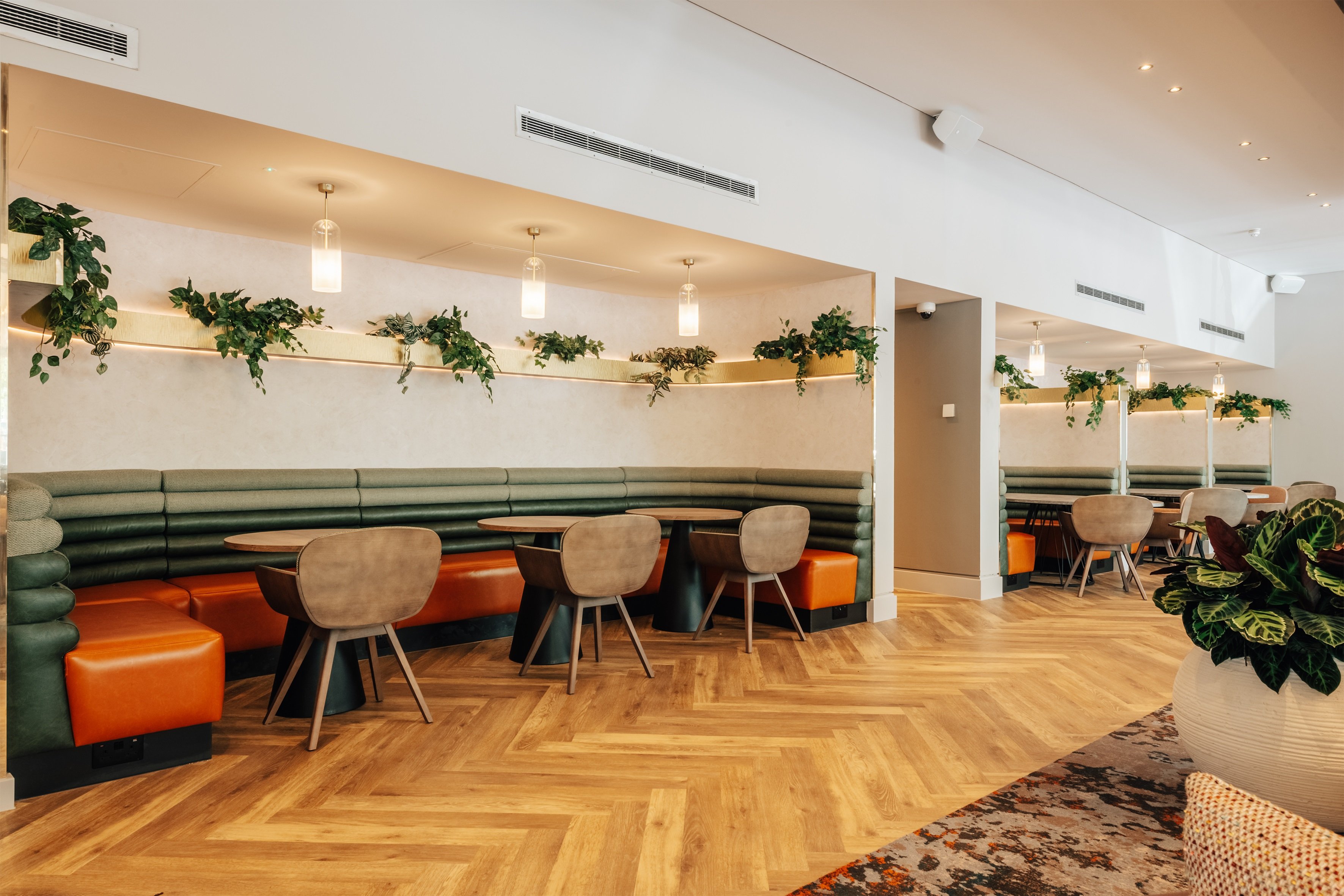 CROWNE PLAZA LONDON DOCKLANDS 37/71