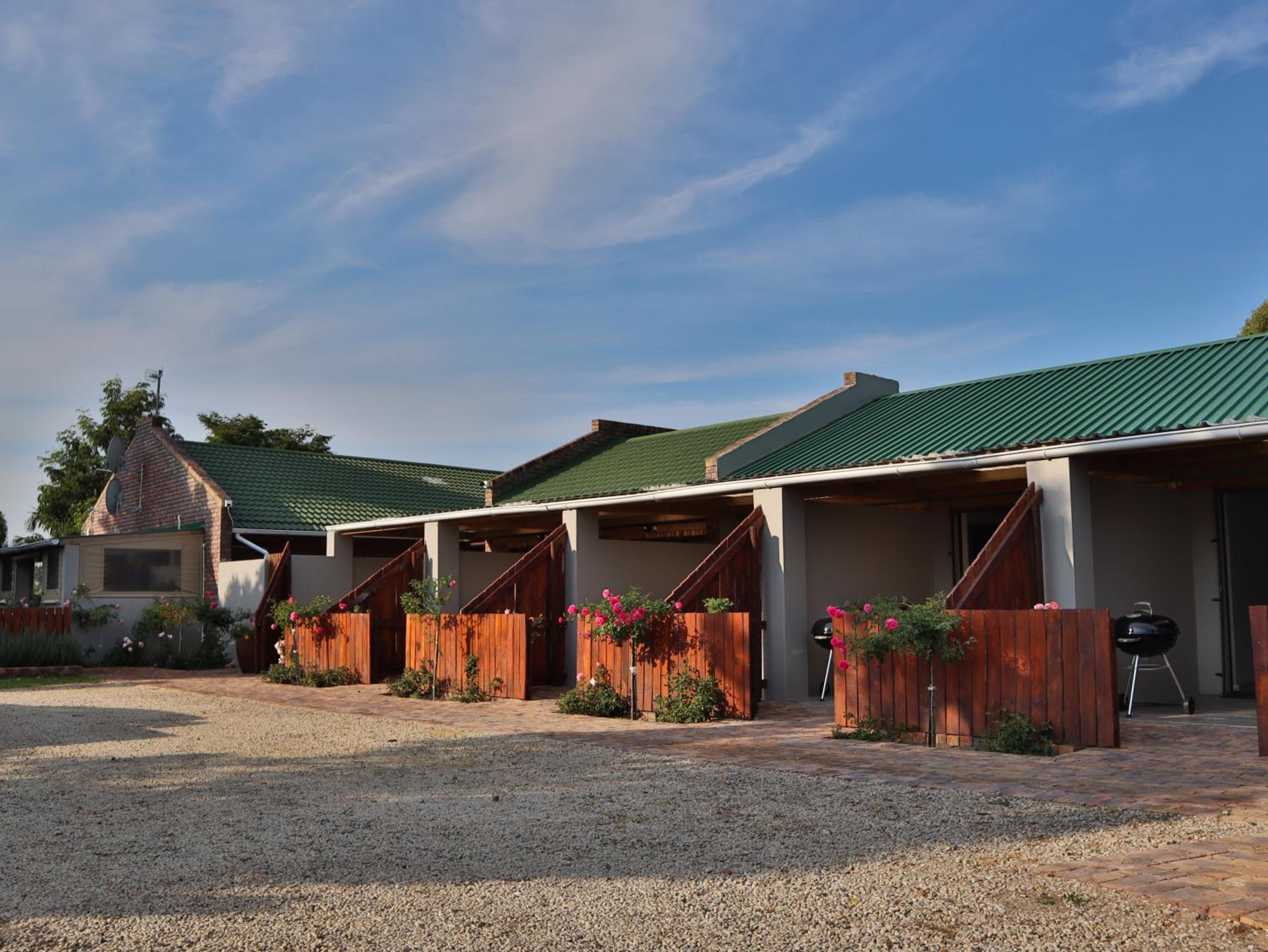 Mountain Breeze Log Cabins 1/18