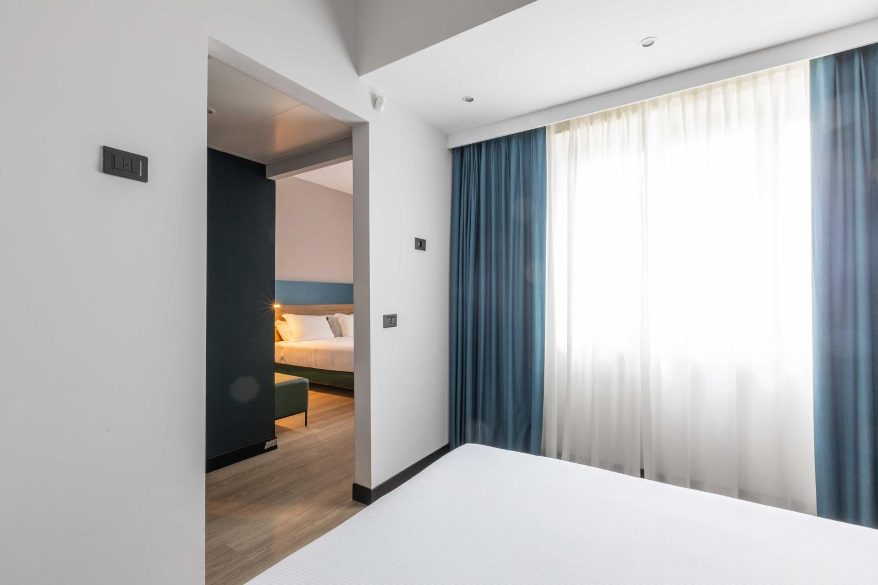 Suite, King Bed, Sofa
