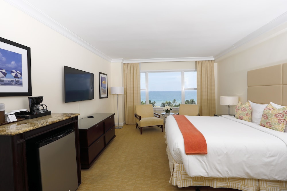 Room, King Bed, Ocean Front, No Balcony