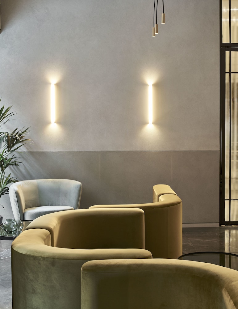 Perianth Hotel 42/61