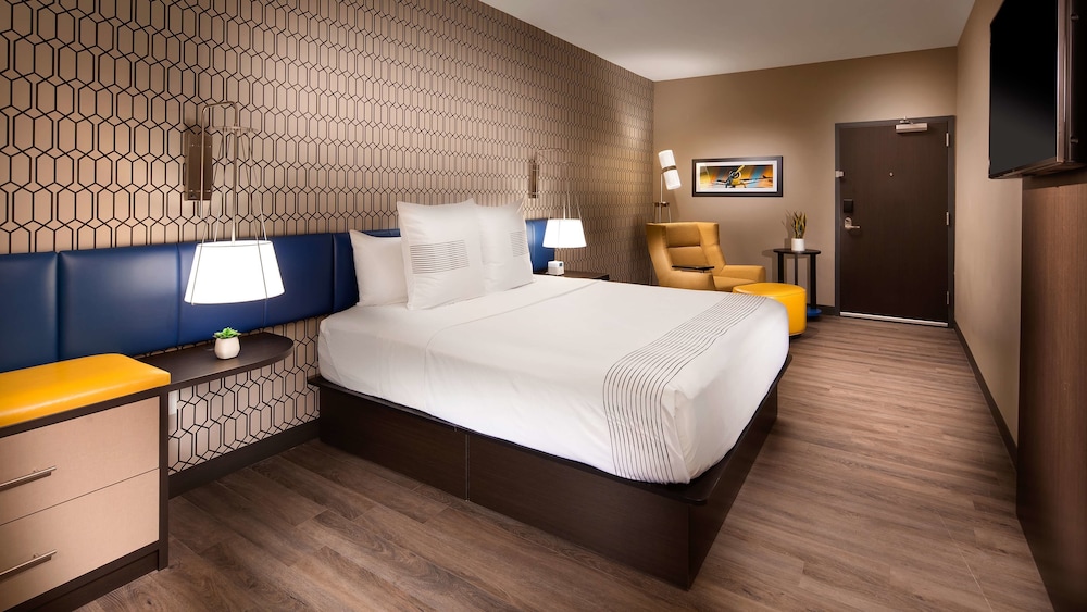 Glo Best Western Nashville 14/43