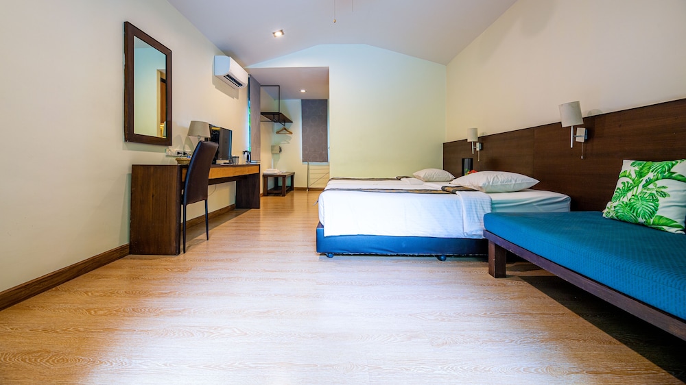 Baan Klang Aow Beach Resort 17/66