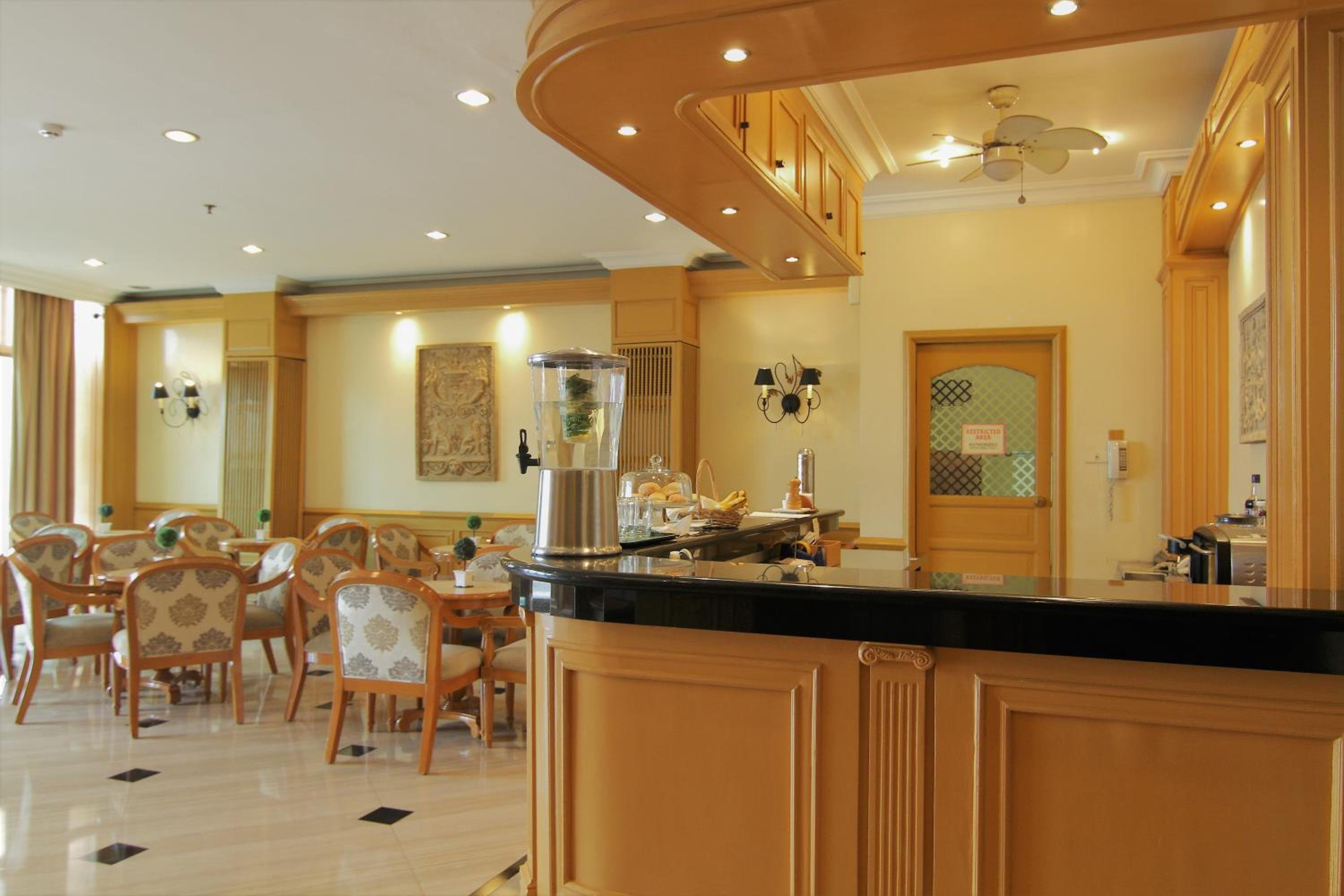 restaurant cafeteria