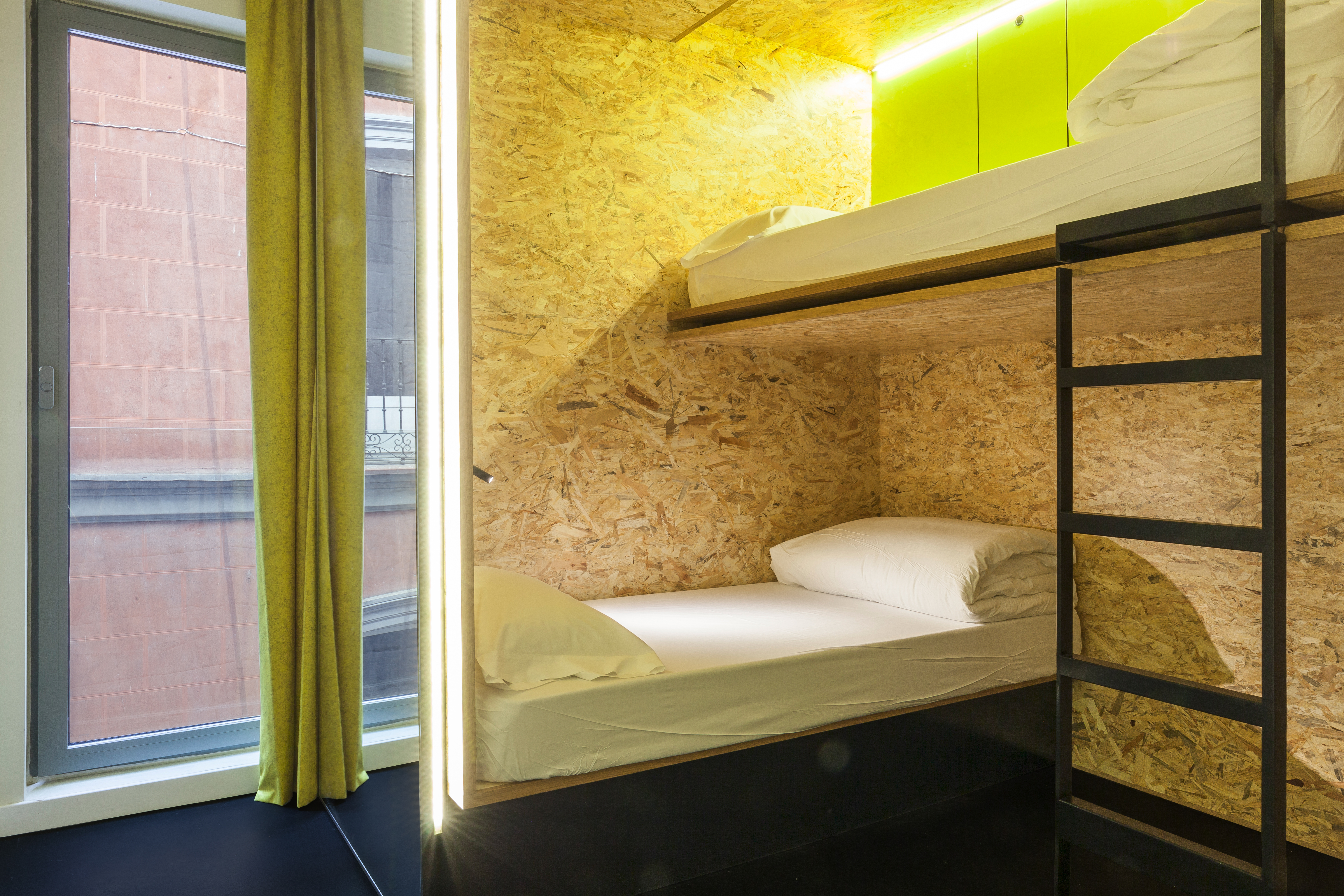 ROOM, TWIN BEDS